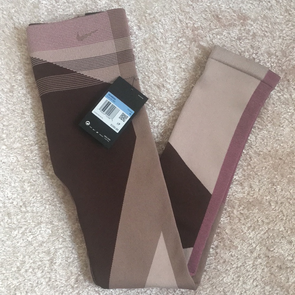Nike High Rise Leggings - Picture 4 of 8